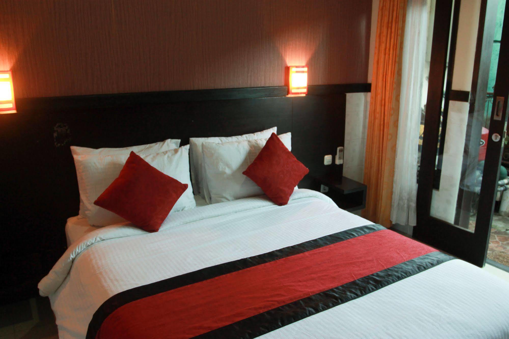 Antara Sunset Road Hotel Kuta Lombok Kültér fotó